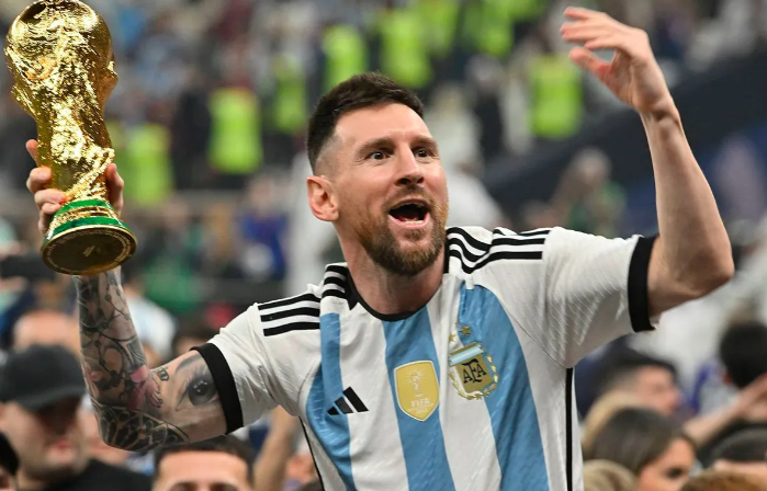 Lionel Messi célébrant la victoire de l'Argentine, le 18 décembre 2022. — Nicolas Pereyra/SIPA